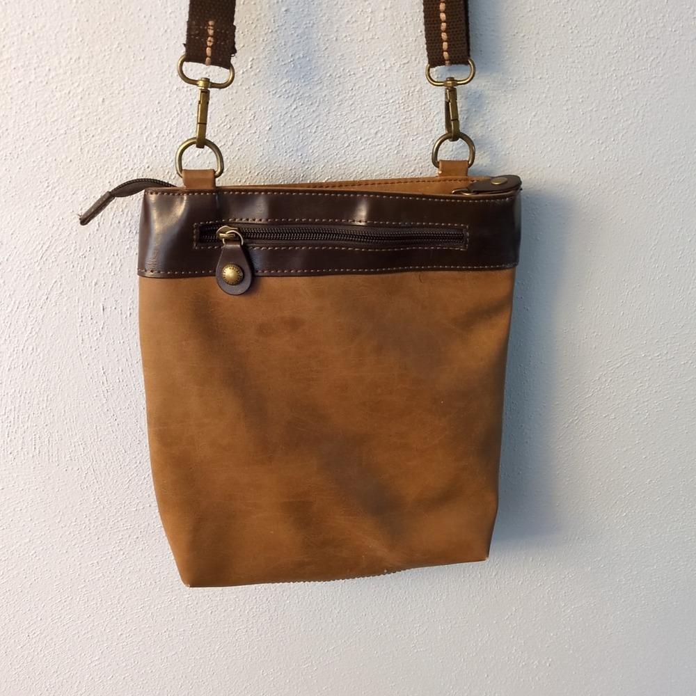 Chala  Shoulder Bag Womens Brown M Crossbody Purse Zip Close Pockets Adjustable - Picture 2 of 11